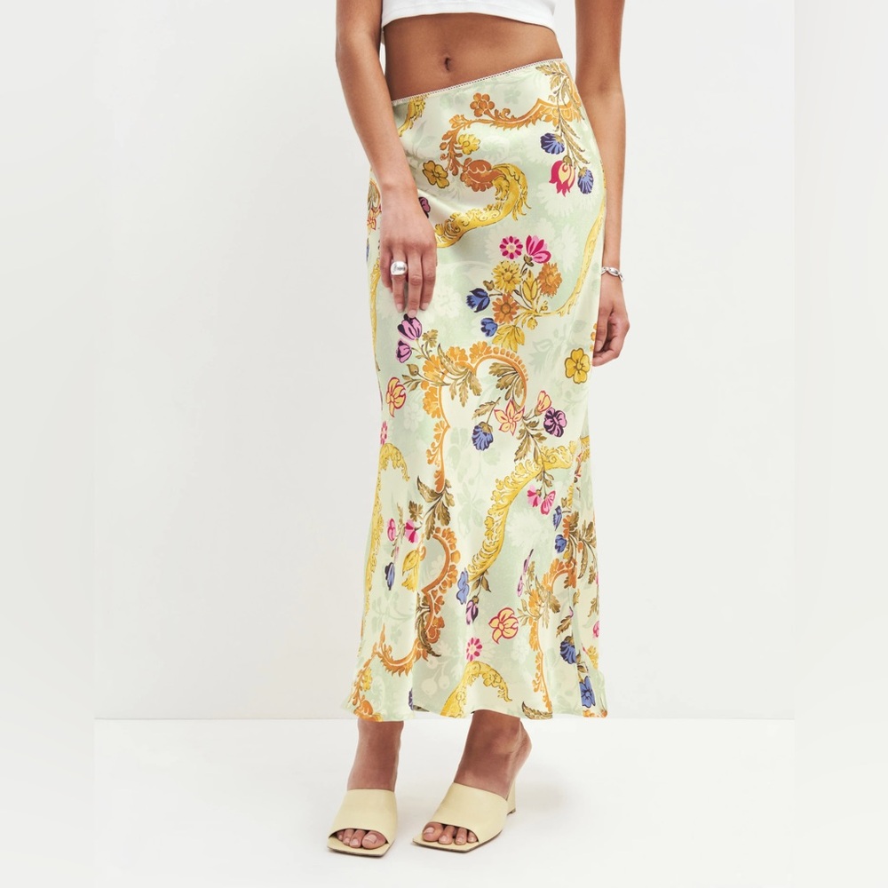 [Reformation] silk long skirt with floral pattern - Picture 4 of 5